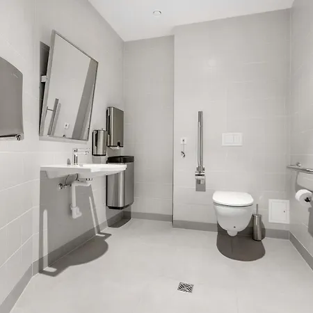 Ibis Styles Stare